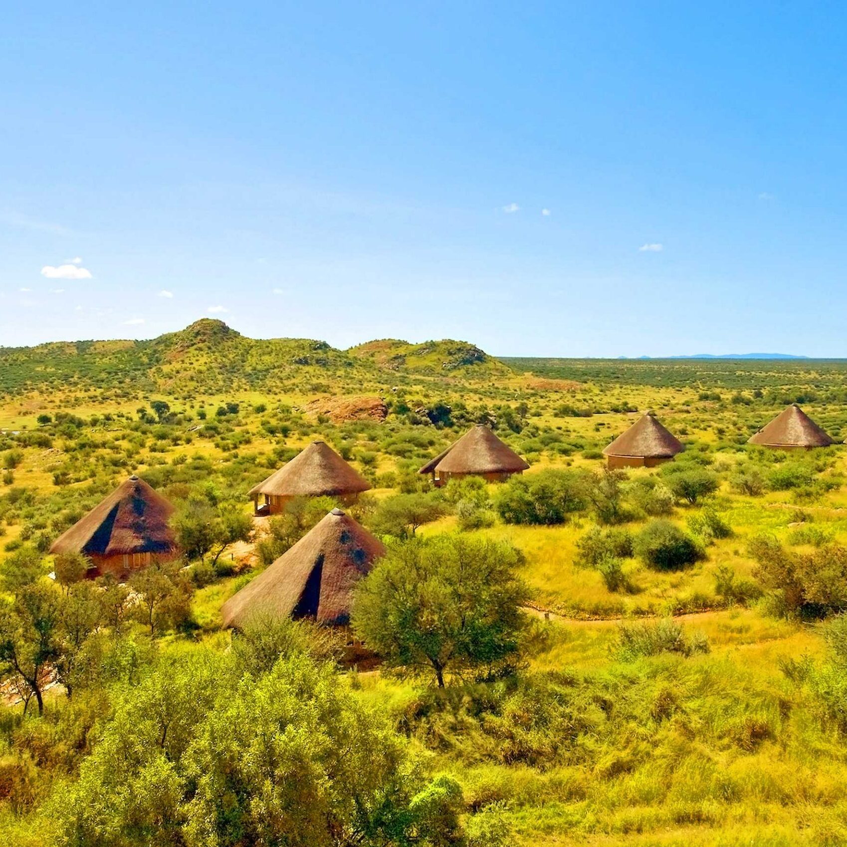 Chamäleon Namibia - Onjala Lodge mitten im Grün mit weitem Blick in die Natur Namibias